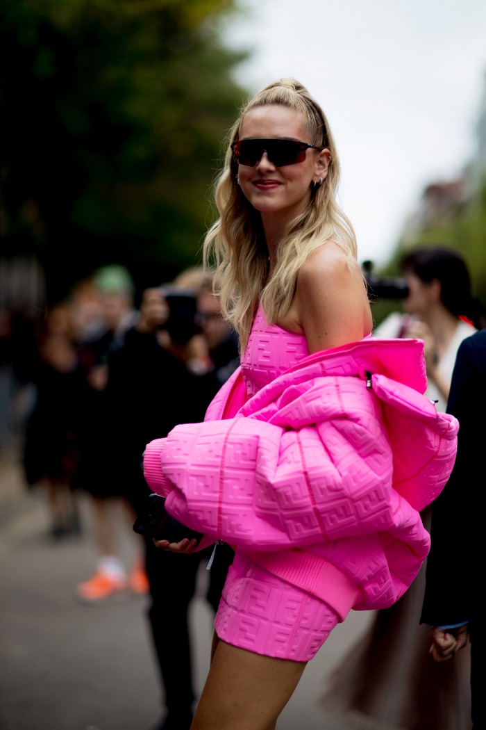 6 Trucos que todas las modelos hacen para lucir outfits espectaculares