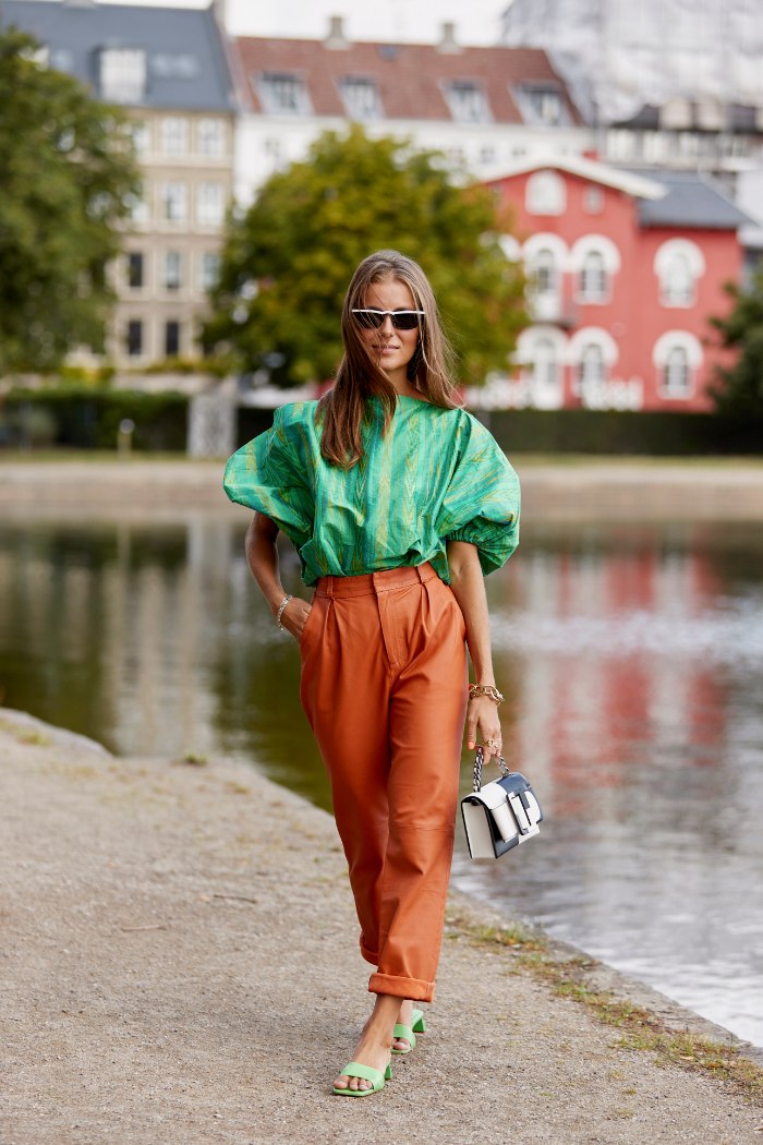 verde y naranja, combinaciones raras, street style.