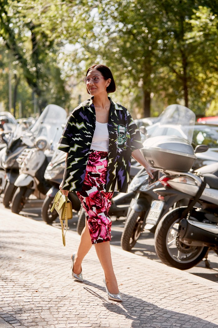 5 prendas que te suman hasta 10 años, primavera-verano 2020, street style, constraste de estampados, teen style