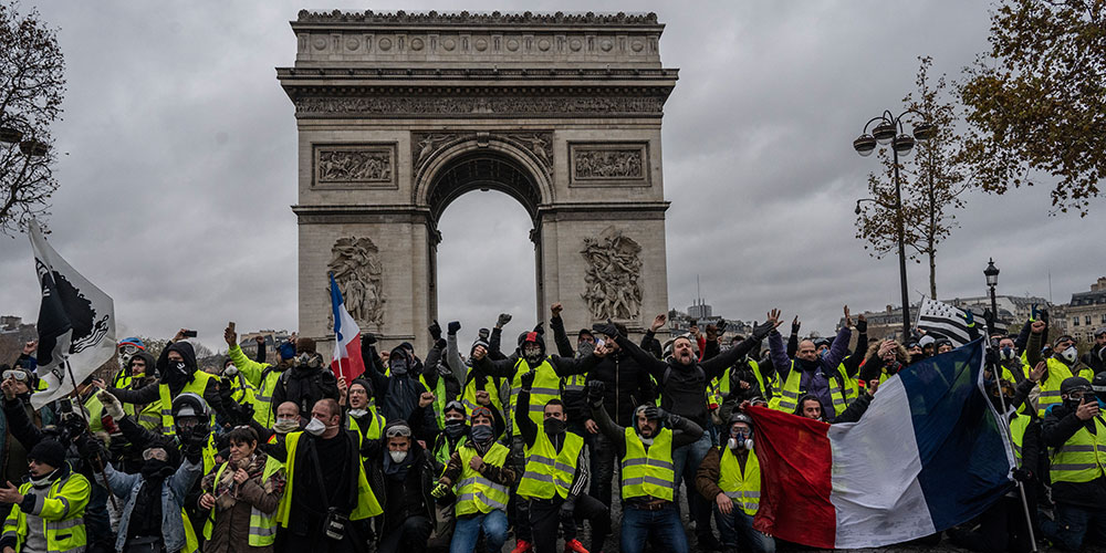 Prenda con significado: los chalecos amarillos en las protestas francesas