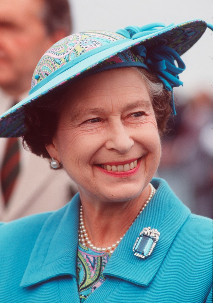 Queen Elizabeth II During A Visit To The Isle Of Man In August 1989 Wearing A Hat By Milliner Philip Somerville. (Photo by Tim Graham Photo Library via Getty Images)