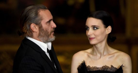embarazo, primer hijo, esperan su primer hijo, Joaquin Phoenix (L) and Rooney Mara attend the 'Mary Magdalene' special screening held at The National Gallery on February 26, 2018 in London, England. (Photo by Dave J Hogan/Dave J Hogan/Getty Images)