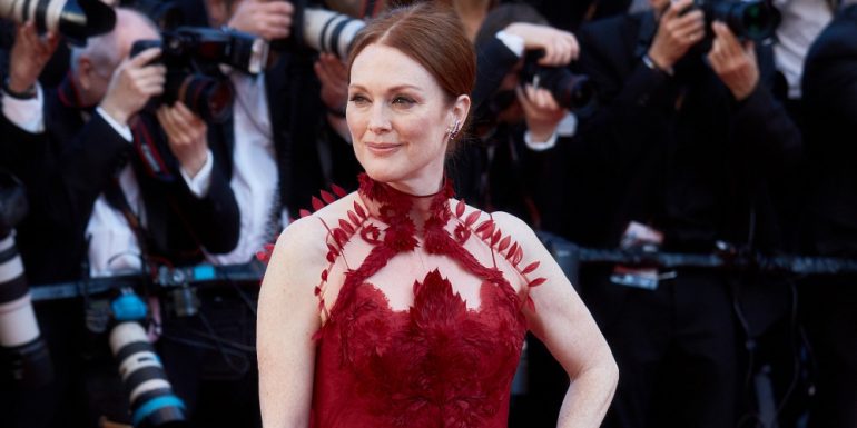 Julianne Moore, 2017. Foto: Kristina Nikishina/Epsilon/Getty Images CANNES, FRANCE - MAY 17: Actress Julianne Moore attends the "Ismael's Ghosts (Les Fantomes d'Ismael)" screening and Opening Gala during the 70th annual Cannes Film Festival at Palais des Festivals on May 17, 2017 in Cannes, France. (Photo by Kristina Nikishina/Epsilon/Getty Images)