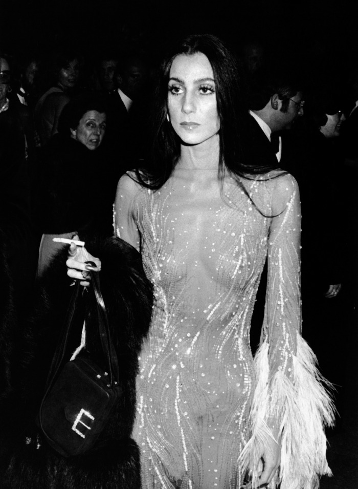 cher, cantante, naked dress, Bianca Jagger, museo metropolitano de arte, met gala, Metropolitan Museum of Art Costume Institute Gala