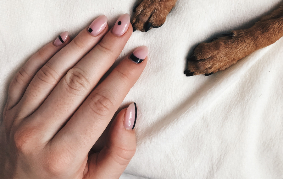 diseños-de-uñas-minimalistas-Harpers-Bazaar
