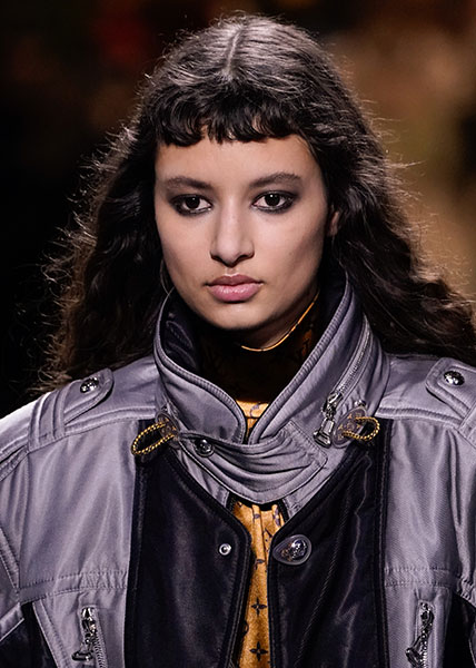Louis Vuitton se suma al flequillo corto