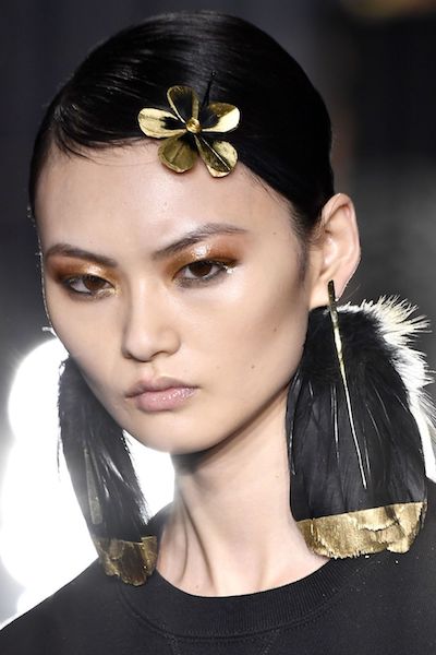 Tendencias de maquillaje otoño 2020 oro