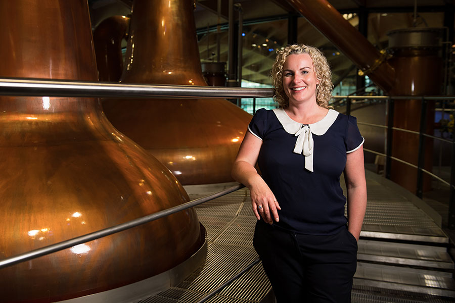 Las grandes mujeres del whisky - Sarah Burgess