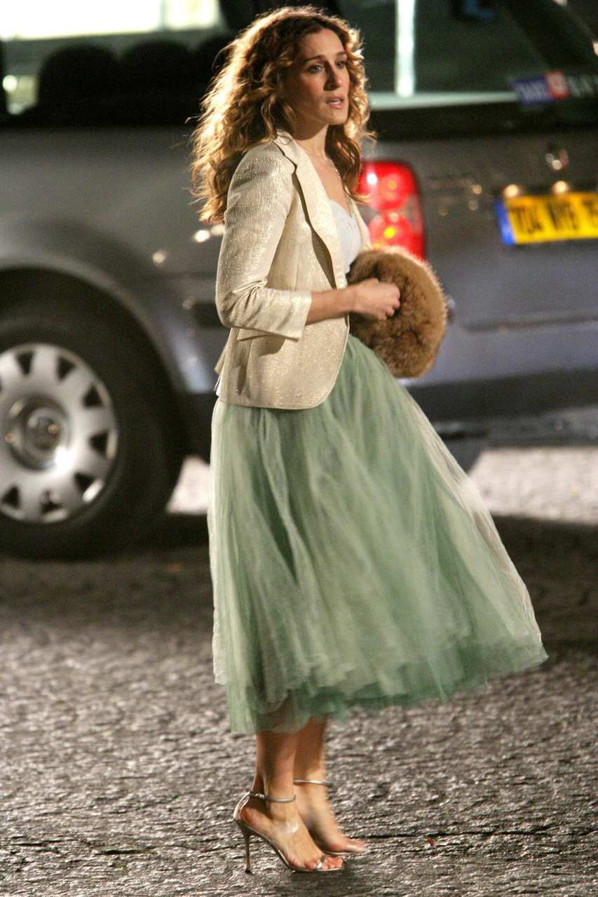 15 looks icónicos de Carrie Bradshaw que pasaron a la historia de la moda