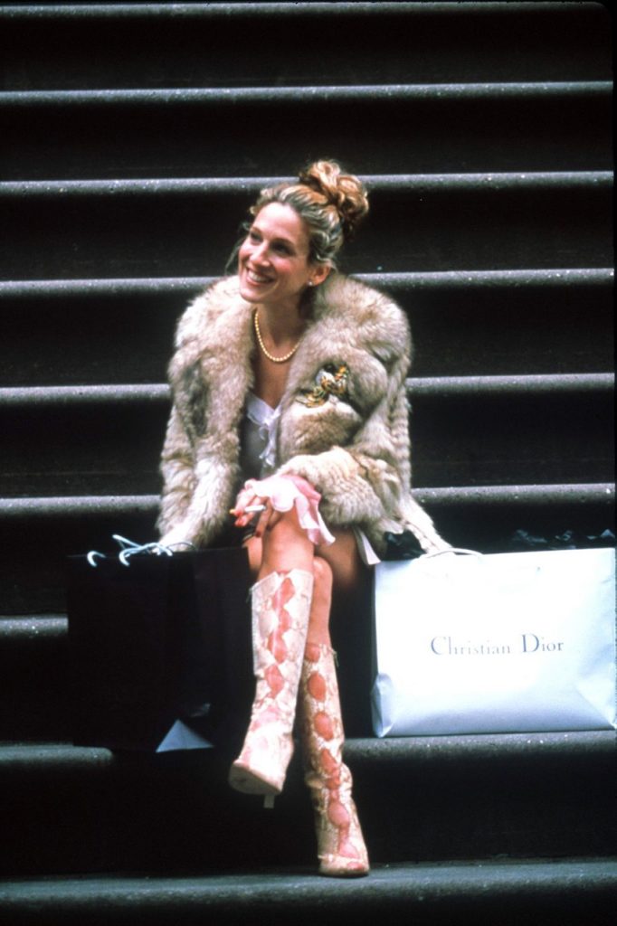 15 Looks Icónicos De Carrie Bradshaw Que Pasaron A La Historia De La Moda