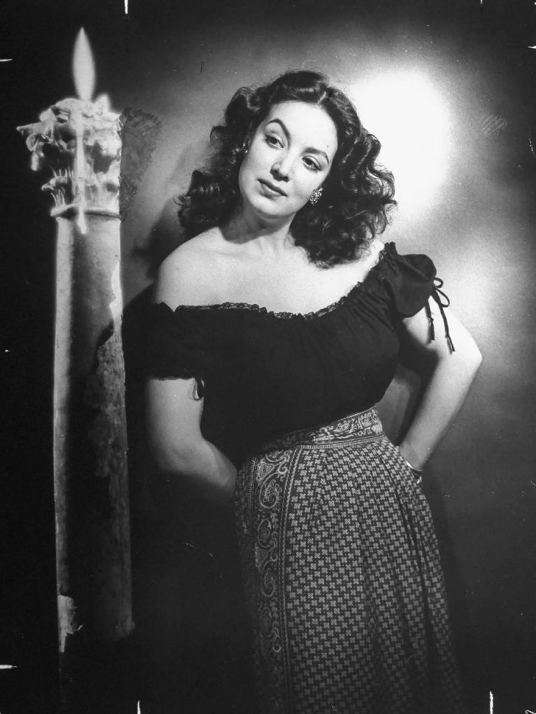 maría félix looks