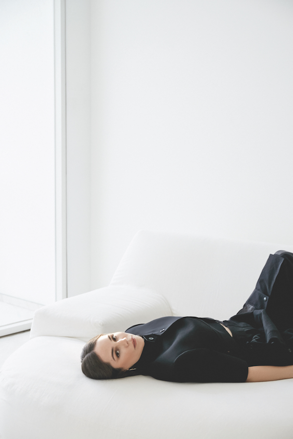 Camila Sodi en Harper's BAZAAR Louis Vuitton