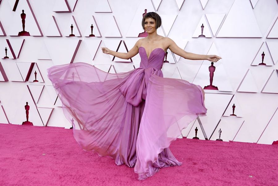 Looks Alfombra Roja Oscars 2021 Halle Berry