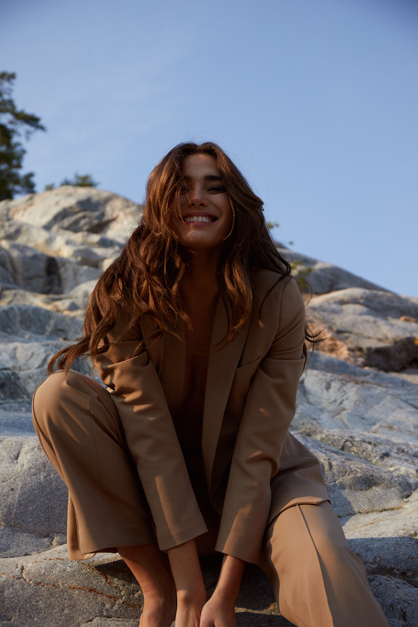Rachell Vallori sonriendo