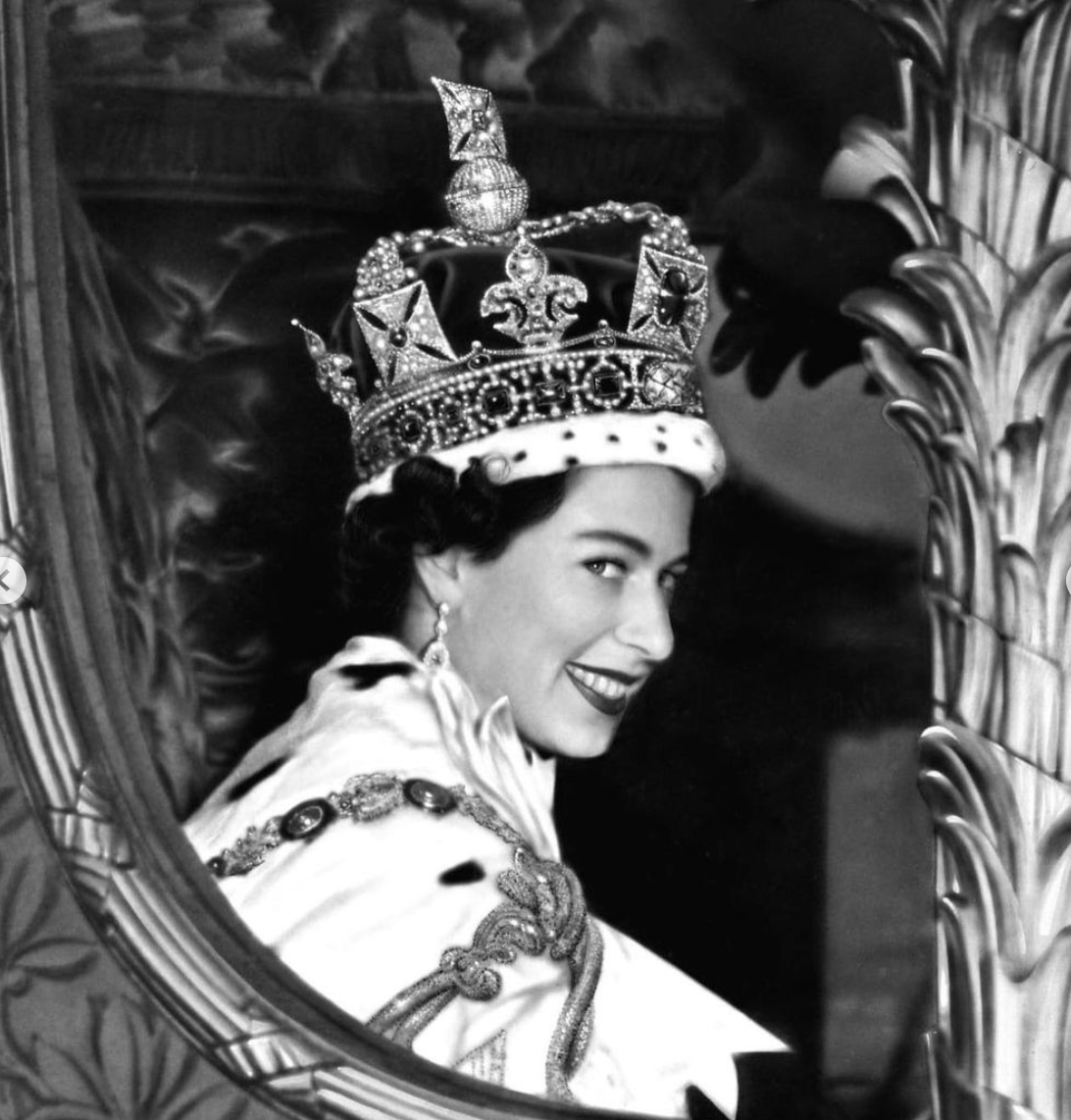 reina Isabel II