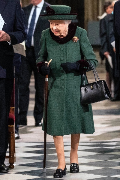 la reina Isabel II atiende al funeral de Felipe de Edimburgo