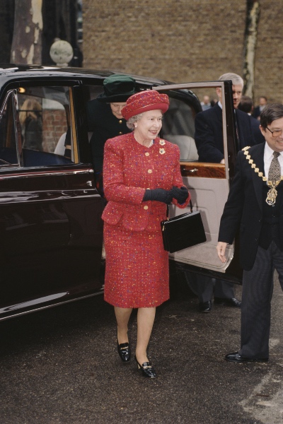 la reina Isabel II bolsa Launer London