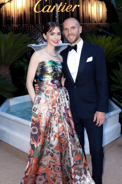 Lily Collins vestido