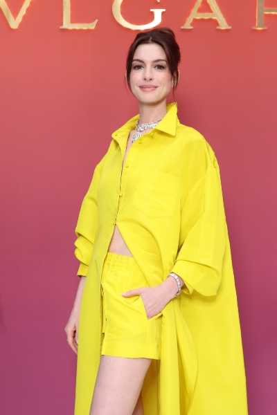 Anne Hathaway look