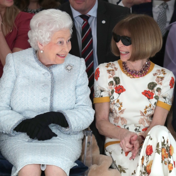 Isabel II y Anna Wintour
