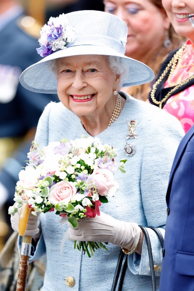 ¿la reina Isabel II está delicada de salud?