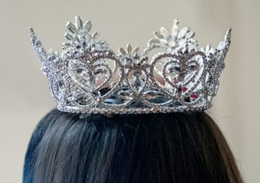 Qué es una tiara y cómo usarla como si fueras de la realeza