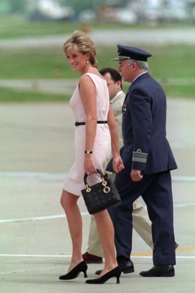 Diana de Gales y su bolso Lady Dior